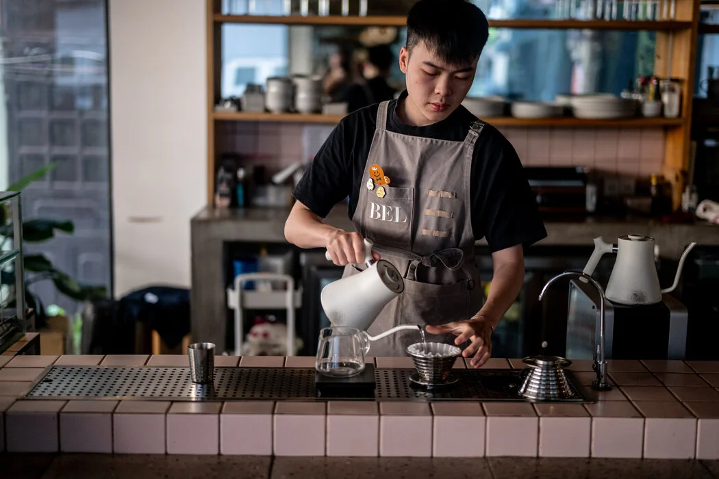 在胡志明市，喝一杯美味越南咖啡